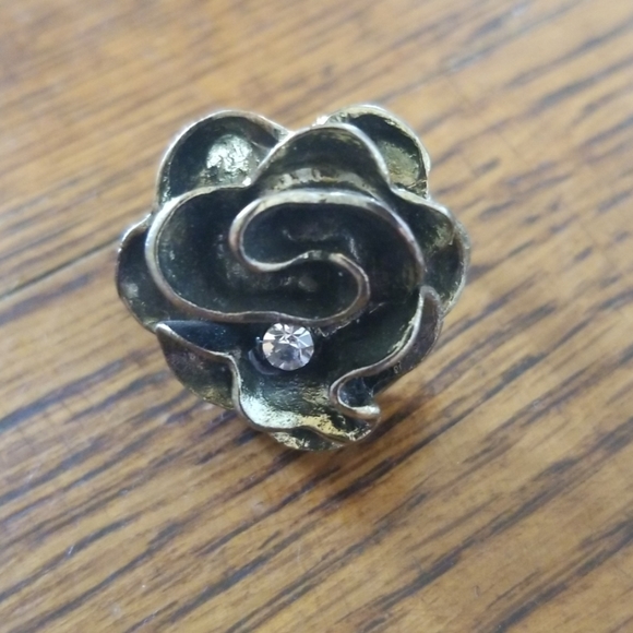 Flower Ring - Picture 1 of 3